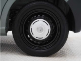 ◆純正ホイール装着車◆シンプルなデザインのホイールキャップ付きです。