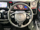 【純正革巻きステアリング】上質な革を使用することで、手にしっかり馴染みとても運転しやすいハンドルです♪