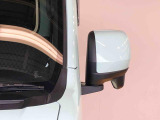 電動格納ドアミラー付きです。