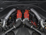 フロントミッドシップに搭載される3.9L V8ツインターボエンジンは、620cvのゆとりある出力を発揮します。