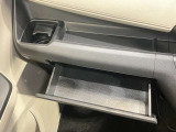 ティッシュボックスを収納できるので、素早く出し入れ可能なボックス付