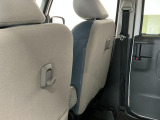 【フック】フックの用途は様々。手荷物のバッグや買い物袋、ビニール袋をぶら下げてゴミ箱にしても良いですね♪