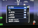 【プリクラッシュセーフティ】警報ブザーとディスプレイで衝突の可能性を知らせ、回避または被害軽減をサポート※ご使用前に作動条件をご確認下さい。