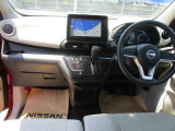 スッキリした運転席周り操作もしやすく各装置のコントロールができます。