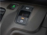 オートブレーキホールド機能付き電子パーキングブレーキ!ブレーキペダルを足から離しても停車状態を保ちます。アクセルを踏めば自動でブレーキが解除され、発進可能!