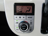 設定した車内温度を保ってくれるAUTOエアコン付きで暑い夏や寒い冬でも快適に過ごせます☆