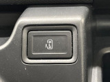 【パワースライドドア】スマートキーや運転席のスイッチでスライドドアの開閉が可能♪電動だから力を入れてドアを開ける必要が無く、小さいお子様でも、重い荷物を持っている時もラクに開け閉めできます♪