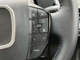 レーダークルーズコントロール(全車速追従機能付)付きです。車速に応じて追従支援してくれるので、ロングドライブも快適です。詳細は販売店スタッフまでおたずねください。