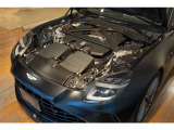 心臓部には出力4.0リッターのV8ツインターボチャージV8エンジンが脈動し、アストンマーティンの五感を揺さぶるエギゾーストサウンドをお楽しみください。