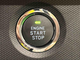 電子カードキーを携帯していれば、ボタンを押すだけでエンジンの始動がスマートに行えます。