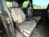 後部座席も気になるようなキズ・汚れやへたり等、大きなダメージはなく、良好な状態です。