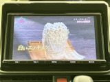 停車時にテレビ放送を視聴できます。移動時間を有効活用して、ニュースやエンターテイメントを楽しめます。