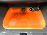 前席USBソケット(TypeA)でスマホの音声を車内でお楽しみ頂けます!