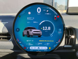 円形有機ELセンターディスプレイ、ミュージックサーバー、Bluetooth、ハンズフリーフォン付。