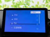 多彩なメディア再生に対応し、お好みの音楽をクリアなサウンドで楽しめます。ラジオ、CD、USBなど、様々なソースに対応しています。