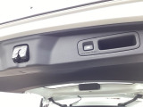 自社整備工場で点検整備をおこなってからお渡ししています。車検が残っている場合は『12ヶ月点検整備』を、車検整備付きの場合は『車検整備』をおこないます。整備費用は車両本体価格に含まれています。