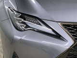 LEDヘッドライトです。デザイン性がよくとても明るいので、夜間の走行や悪天候でも安心です。
