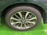 純正アルミホイールです。足元が引き立つので、車全体のイメージがアップしますよ!