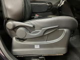 運転席に座面を上下できるシートリフターが装備しており、ドライバーさんの体型によって最適なシートポジションで運転していただけます。