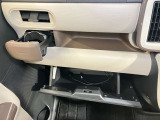 「収納スペース」使いやすい収納を、使いやすい場所に。様々な場所に収納スペースがあり使い勝手も良いので車内もスッキリして綺麗を保てます