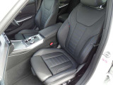 長時間の運転でも疲れにくく、オーナー様の事だけを考えて作成したBMWならではのとっておきのシートです。