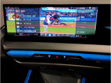 【ⅰドライブナビゲーション】文字情報も鮮明に表示する高解像度カラーディスプレイを採用。視認性に優れた地図デザインと特徴的な建造物を目印にした描写表示で現在位置を把握できます。地図データの更新も可能です