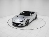 外装色には、美しい陰影を描き出す洗練されたシルバー「Argento Nurburgring」を採用しています。