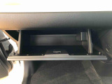 よく使うものが手を伸ばせばすぐ届く、機能面で充実した収納。