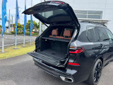 BMW Premium Selection保証では、ご購入後2年間に渡り走行距離無制限で、エンジン・ブレーキ・ミッション等のメイン部分に関しまして、万が一修理・整備が必要になりました際に部品・工賃無料にて対応いたします。