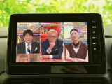 停車中にテレビや動画を楽しめる機能が搭載。休憩時間や待ち時間に、エンターテイメントを満喫できます。