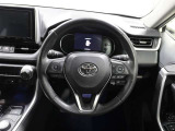 各操作スイッチなどもハンドルから手を放すことなく操作可能で安全運転に支援いたします!
