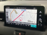 【メーカー純正9型ナビ】インテリアに溶け込むスタイリッシュな「専用設計」メーカーナビを装備♪視認性や操作性など基本性能にも優れ、より上質なカーライフをお楽しみいただけます。