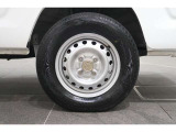 タイヤサイズは145R12です。