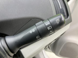 操作しやすいレバーで、安全な車線変更をサポート。周囲への視認性を高め、安全運転を促します。