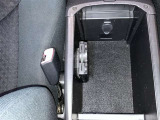 コンソールボックス内にアクセサリーソケット・ETCが付いています。