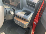 運転席側のドリンクホルダー。