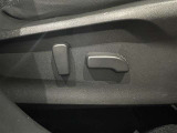 パワーシート搭載♪細かい姿勢調整がワンタッチでできて、長時間運転でも疲れにくい快適装備です^^