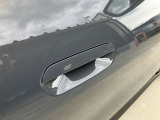BMWのドアを閉めた時の重厚感は所有者様の満足度を高めてくれます。