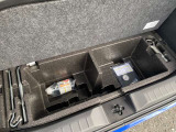 車載工具一式と、パンク補修キット、エアーコンプレッサーです。