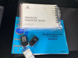 メンテナンスノート【整備記録簿】、取説も揃っています。スマートキーはバッグなどにしまったままボタン操作でエンジンの始動・停止ができて大変便利です。