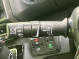 雨天時や視界不良時でも、安心して運転できるワイパー操作。簡単に切り替えができ、快適なドライビングをサポートします。