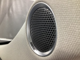 BOSE社との共同開発により室内空間に最適な音響チューニングを施し、クリアで臨場感のあるダイナミックサウンドをお楽しみいただけます。