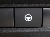【ハンドル支援】カメラを使用し左右のレーンマーカーを検出。車線中央を走行するようにハンドルを制御し支援します!注意!ハンドル支援は、車速や車間距離制御機能と組み合わせて利用可能になるものです。