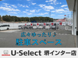 ■ご来店のお客様専用駐車場をご用意しております。ごゆっくりとお車をご覧いただけます。