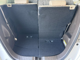 2列目は左右独立してスライドすることが可能です。乗車する方の体格や積載するお荷物にあわせてスライドが可能です。