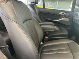 BMWの少し硬めの足回りは車の縦揺れを素早く整えるため、同乗者の方への車酔いにも効果が御座います。