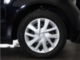 ◆純正ホイール装着車◆シンプルなデザインのホイールキャップ付きです。