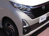 LEDヘッドライト&シグネチャーLEDポジションランプ、そしてLEDフォグランプ搭載!ハイビームアシストとインテリジェントオートライトシステムも装備し、夜間も明るく安全なドライブをアシストします。