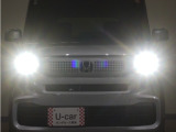 LEDヘッドライト(オートハイビーム機能付)が搭載されており、遠くまで明るく均一に照らし、高速道路等での安心感が向上しております。