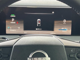 必要な情報を分かりやすく表示するメーター。視認性の高いデザインで、運転中の確認が容易です。